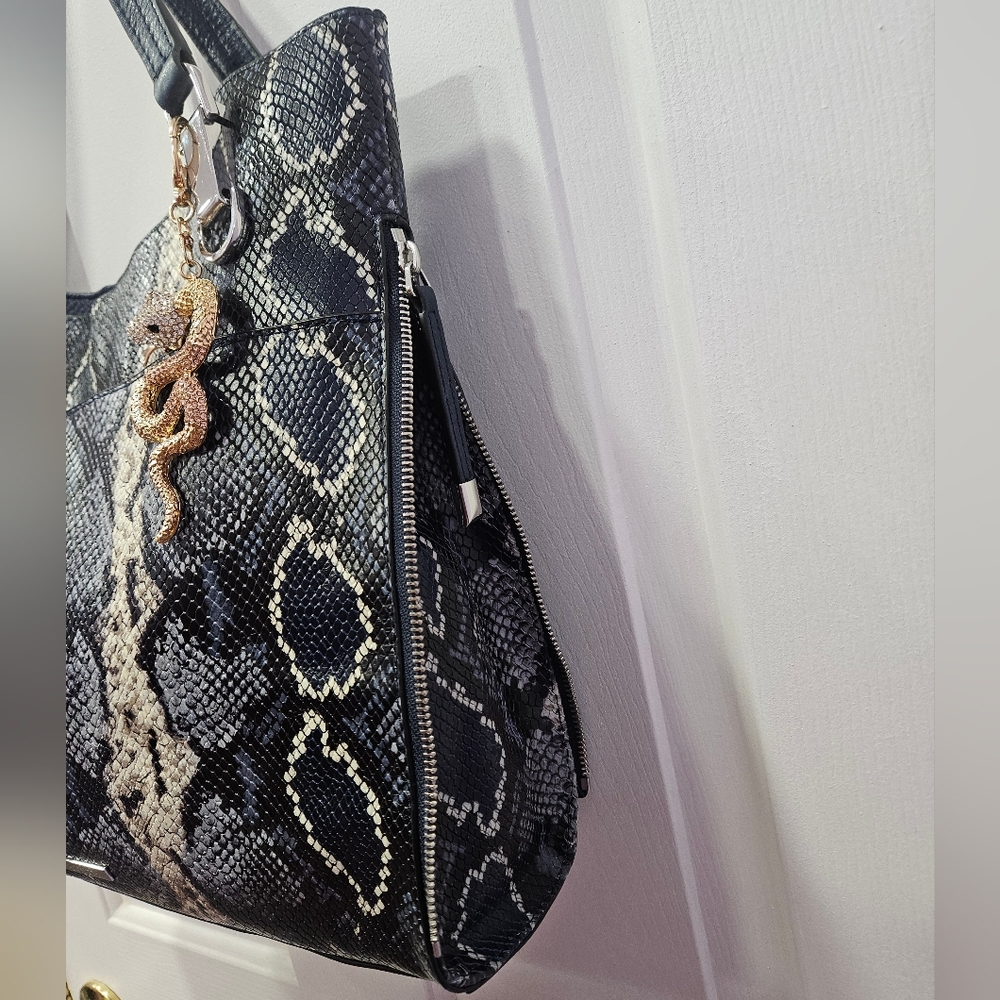 Vince Camuto Emily Snakeskin Tote - Like NEW - Picture 8 of 9